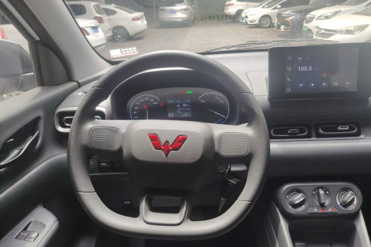 Used Wuling Hongguang New Energy 2024 All-Electric Model 300KM Standard Version Steering Wheel