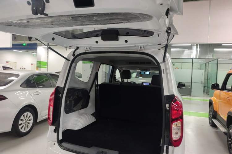 Used Wuling Hongguang New Energy 2024 All-Electric Model 300KM Standard Version Trunk