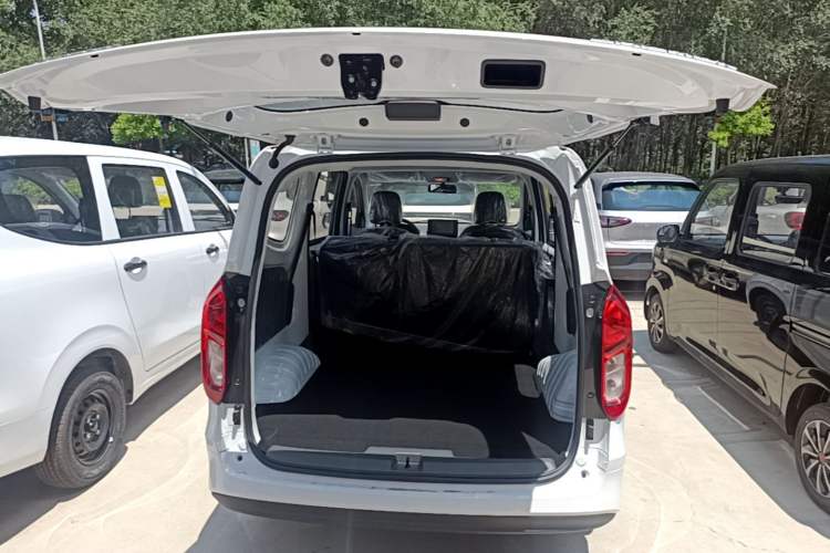 Used Wuling Hongguang New Energy 2024 All-Electric Model 300KM Standard Version Trunk