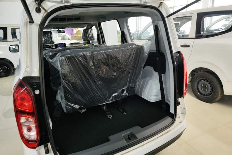 Used Wuling Hongguang New Energy 2024 All-Electric Model 300KM Standard Version Trunk