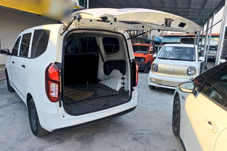 Used Wuling Hongguang New Energy 2024 All-Electric Model 300KM Practical Version Trunk