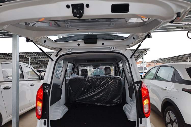 Used Wuling Hongguang New Energy 2024 All-Electric Model 300KM Standard Version Trunk