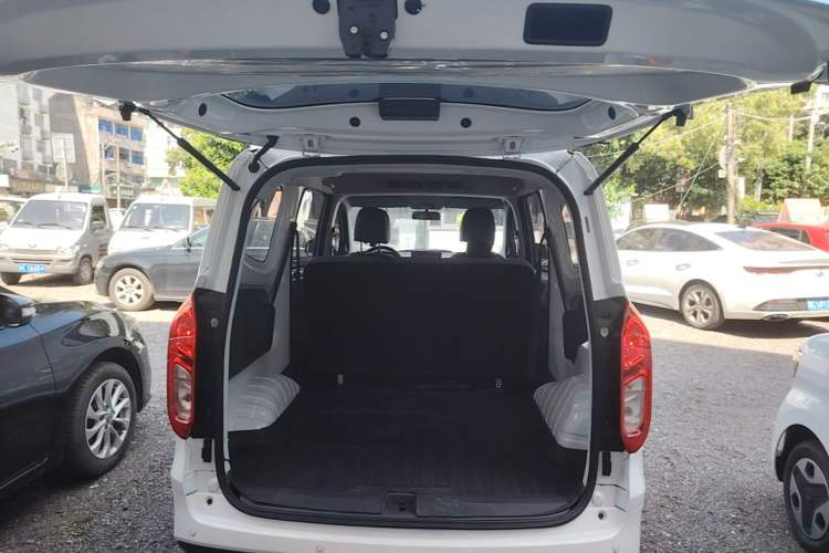Used Wuling Hongguang New Energy 2024 All-Electric Model 300KM Standard Version Trunk