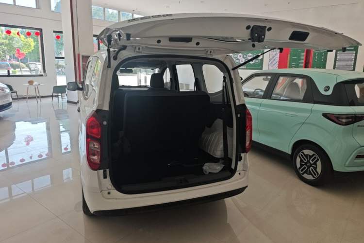 Used Wuling Hongguang New Energy 2024 All-Electric Model 300KM Practical Version Trunk
