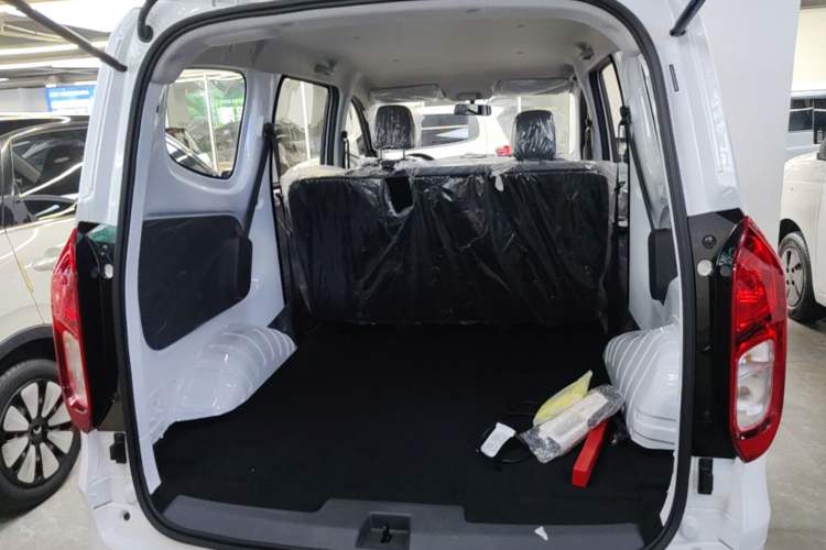 Used Wuling Hongguang New Energy 2024 All-Electric Model 300KM Practical Version Trunk