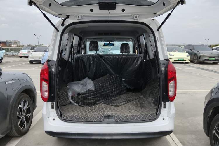 Used Wuling Hongguang New Energy 2024 All-Electric Model 300KM Standard Version Trunk
