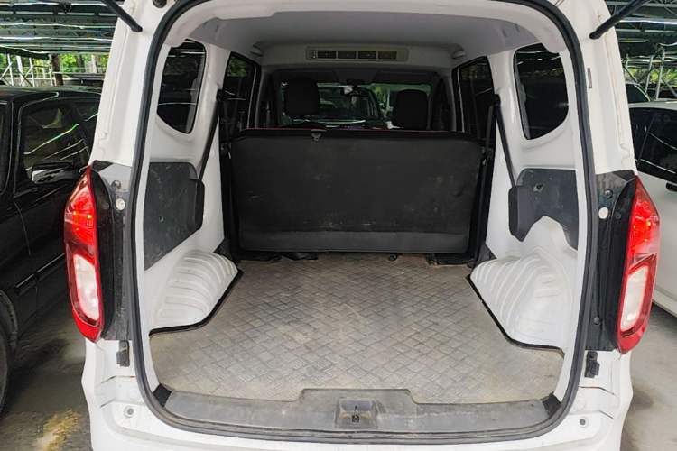 Used Wuling Hongguang New Energy 2024 All-Electric Model 300KM Standard Version Trunk