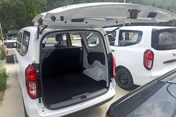 Used Wuling Hongguang New Energy 2024 All-Electric Model 300KM Standard Version Trunk