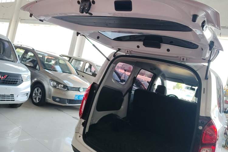 Used Wuling Hongguang New Energy 2024 All-Electric Model 300KM Practical Version Trunk
