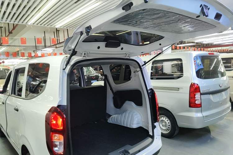 Used Wuling Hongguang New Energy 2024 All-Electric Model 300KM Standard Version Trunk