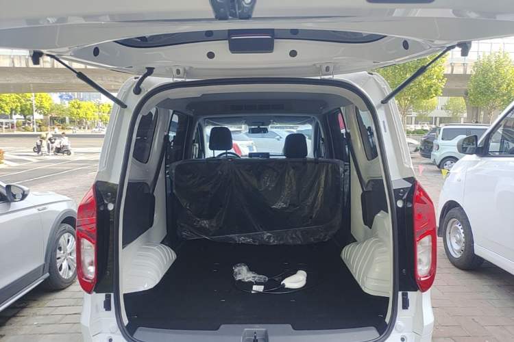 Used Wuling Hongguang New Energy 2024 All-Electric Model 300KM Standard Version Trunk