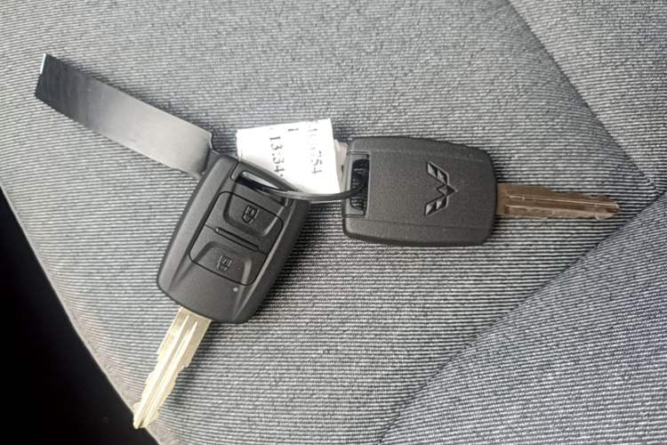 Used Wuling Hongguang New Energy 2024 All-Electric Model 300KM Standard Version Vehicle Key