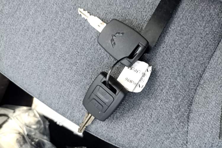 Used Wuling Hongguang New Energy 2024 All-Electric Model 300KM Standard Version Vehicle Key