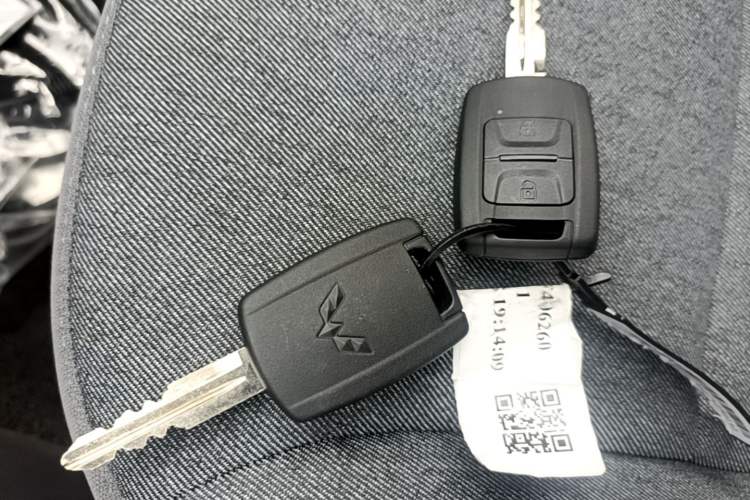 Used Wuling Hongguang New Energy 2024 All-Electric Model 300KM Standard Version Vehicle Key
