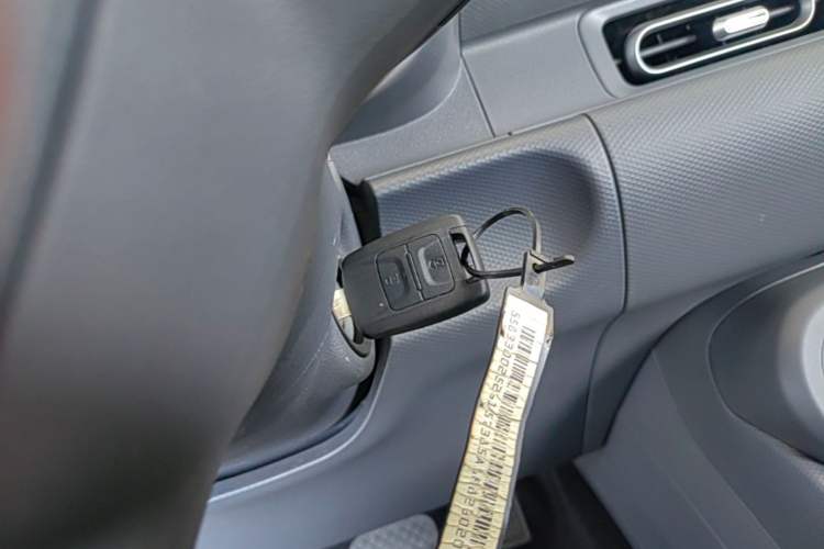 Used Wuling Hongguang New Energy 2024 All-Electric Model 300KM Standard Version Vehicle Key