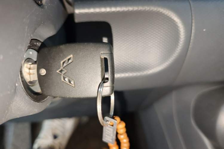 Used Wuling Hongguang New Energy 2024 All-Electric Model 300KM Standard Version Vehicle Key