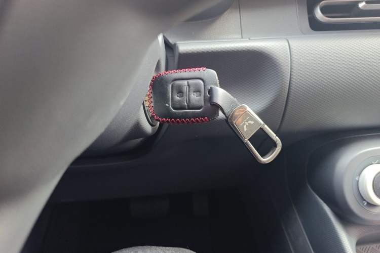 Used Wuling Hongguang New Energy 2024 All-Electric Model 300KM Practical Version Vehicle Key