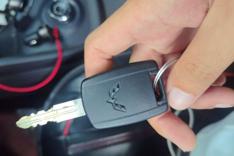 Used Wuling Hongguang New Energy 2024 All-Electric Model 300KM Practical Version Vehicle Key
