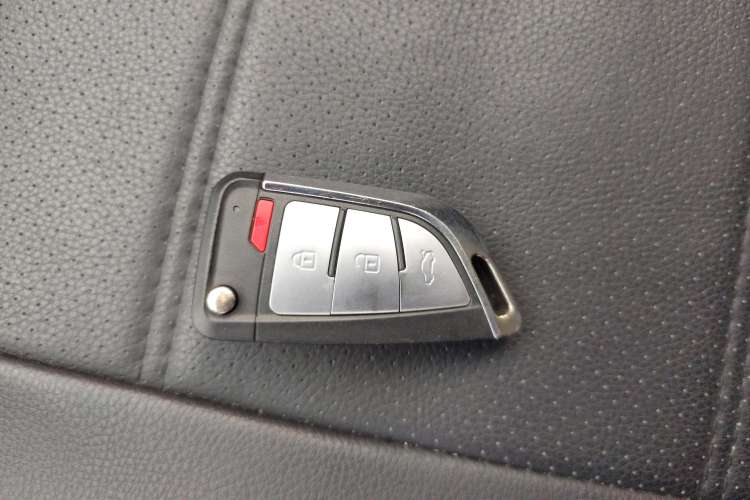 Used Wuling Hongguang New Energy 2024 All-Electric Model 300KM Standard Version Vehicle Key