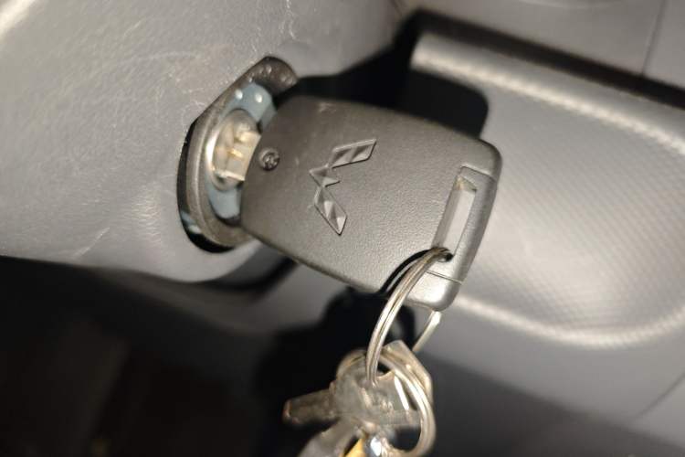 Used Wuling Hongguang New Energy 2024 All-Electric Model 300KM Practical Version Vehicle Key