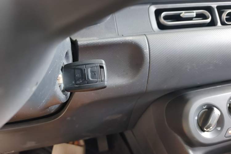 Used Wuling Hongguang New Energy 2024 All-Electric Model 300KM Standard Version Vehicle Key