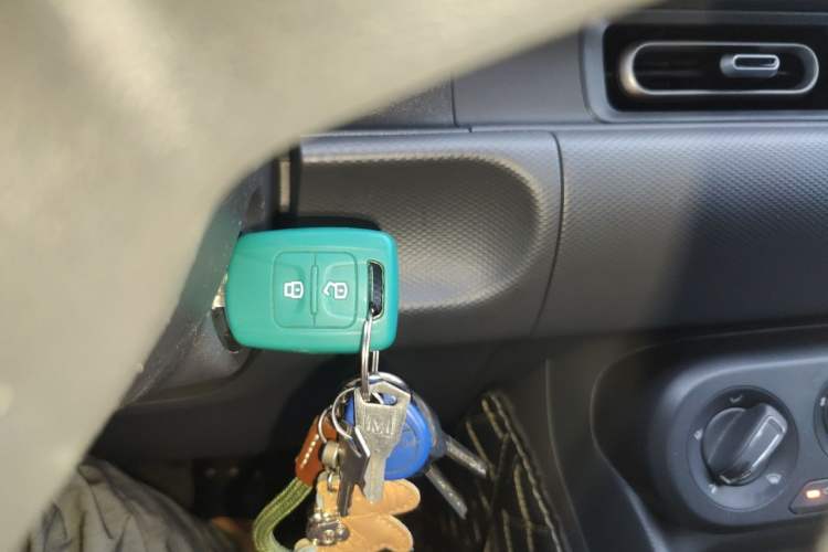 Used Wuling Hongguang New Energy 2024 All-Electric Model 300KM Standard Version Vehicle Key