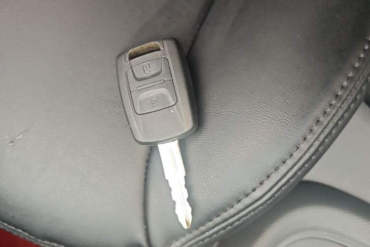 Used Wuling Hongguang New Energy 2024 All-Electric Model 300KM Standard Version Vehicle Key
