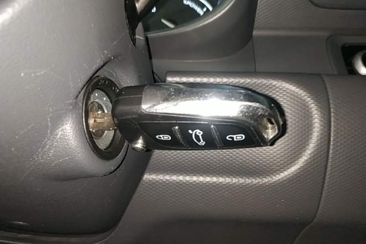 Used Wuling Hongguang New Energy 2024 All-Electric Model 300KM Standard Version Vehicle Key