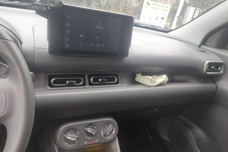 Used Wuling Hongguang New Energy 2025 Model Range-Extending Hybrid 150KM Standard Edition Audio And AC Panel