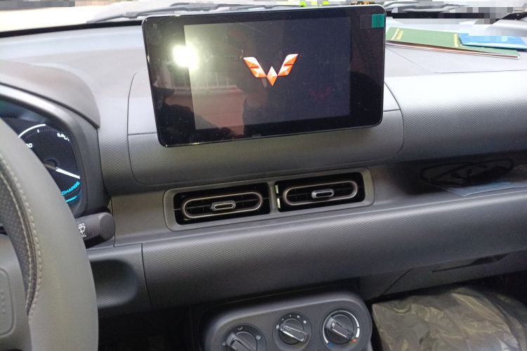 Used Wuling Hongguang New Energy 2025 Extended-Range Hybrid 50 km Standard Version Audio And AC Panel