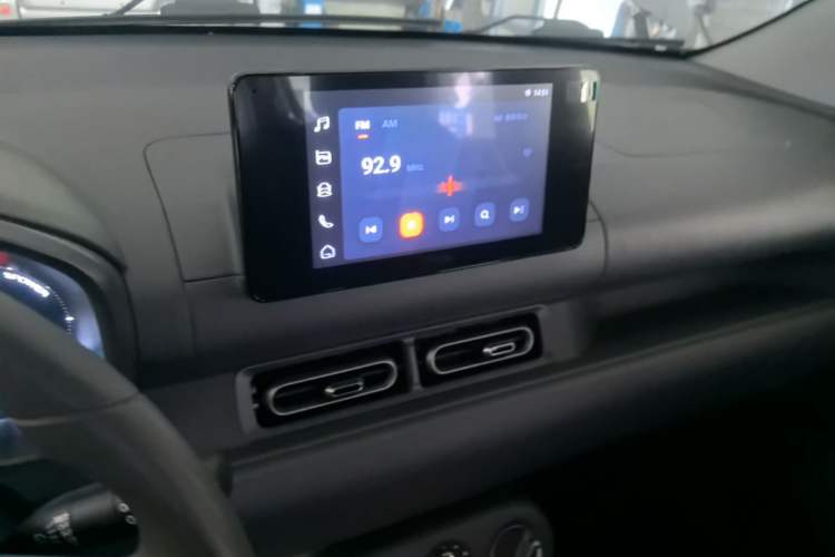 Used Wuling Hongguang New Energy 2025 Extended-Range Hybrid 50 km Standard Version Audio And AC Panel