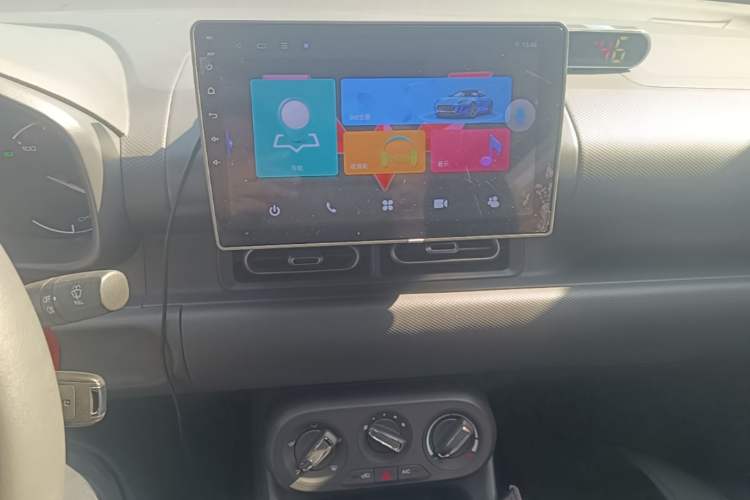 Used Wuling Hongguang New Energy 2025 Extended-Range Hybrid 50KM Comfort Version Audio And AC Panel