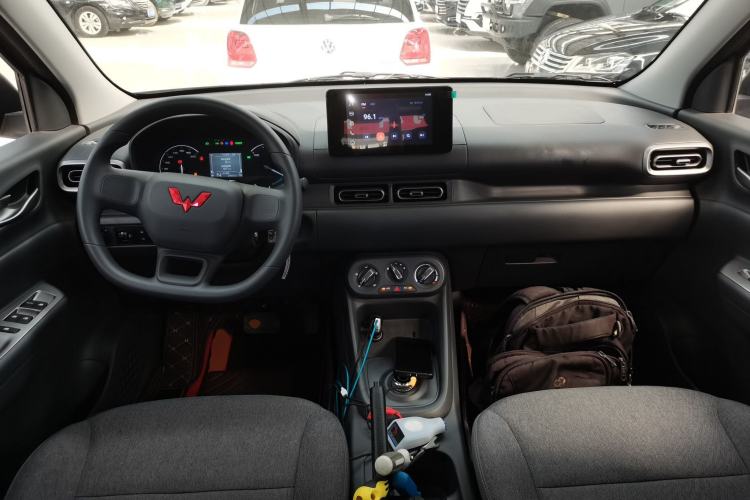 Used Wuling Hongguang New Energy 2025 Extended-Range Hybrid 50KM Comfort Version Center Console