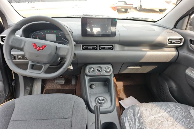 Used Wuling Hongguang New Energy 2025 Extended-Range Hybrid 50KM Comfort Version Center Console