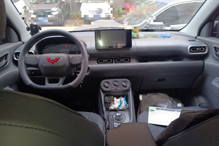 Used Wuling Hongguang New Energy 2025 Extended-Range Hybrid 50 km Standard Version Center Console