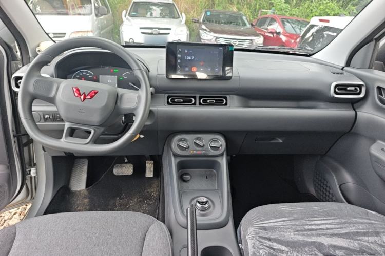 Used Wuling Hongguang New Energy 2025 Extended-Range Hybrid 50 km Standard Version Center Console