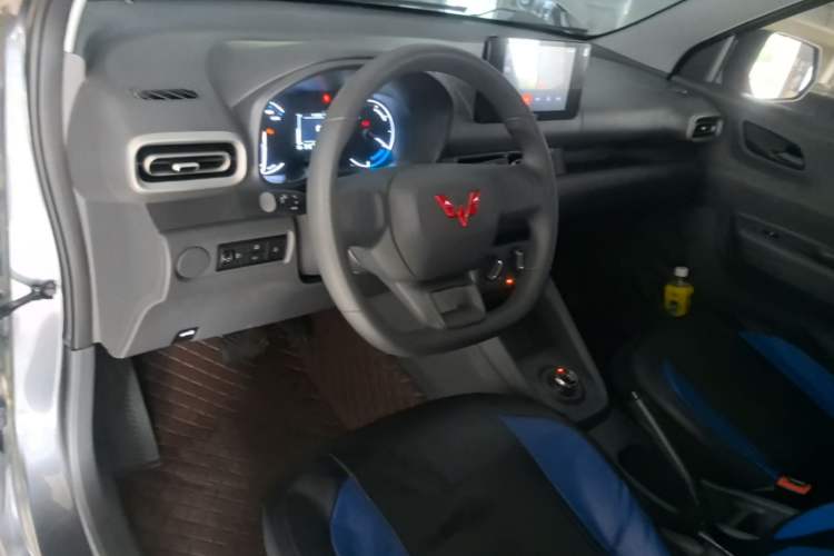 Used Wuling Hongguang New Energy 2025 Extended-Range Hybrid 50 km Standard Version Center Console