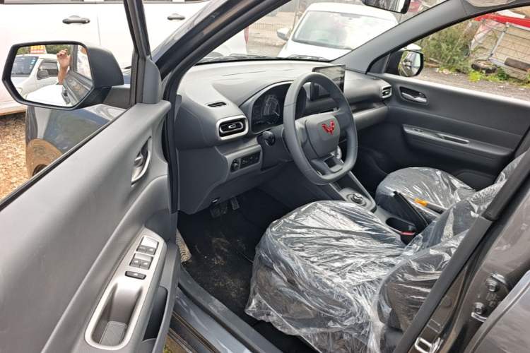 Used Wuling Hongguang New Energy 2025 Extended-Range Hybrid 50KM Comfort Version Driver Seat
