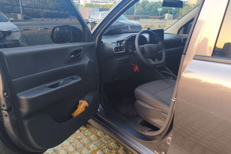 Used Wuling Hongguang New Energy 2025 Model Range-Extending Hybrid 150KM Standard Edition Driver Seat