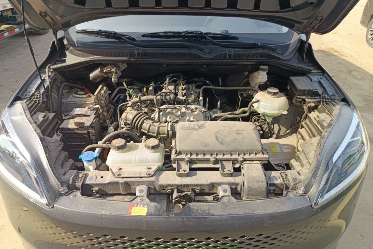 Used Wuling Hongguang New Energy 2025 Extended-Range Hybrid 50 km Utility Version Engine Bay