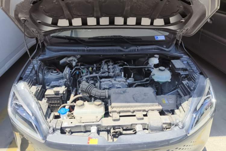 Used Wuling Hongguang New Energy 2025 Extended-Range Hybrid 50 km Utility Version Engine Bay