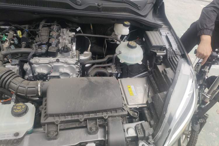 Used Wuling Hongguang New Energy 2025 Model Range-Extending Hybrid 150KM Standard Edition Engine Bay Left