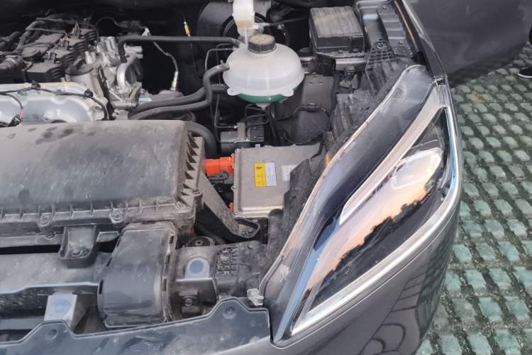 Used Wuling Hongguang New Energy 2025 Model Range-Extending Hybrid 150KM Standard Edition Engine Bay Left