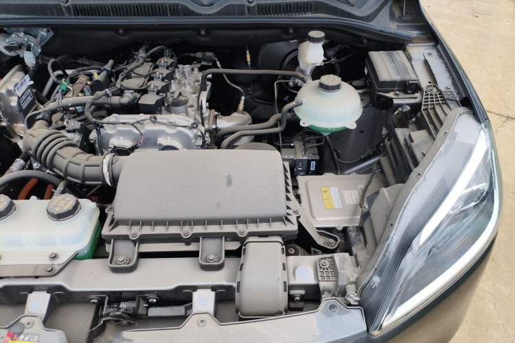 Used Wuling Hongguang New Energy 2025 Extended-Range Hybrid 50KM Comfort Version Engine Bay Left