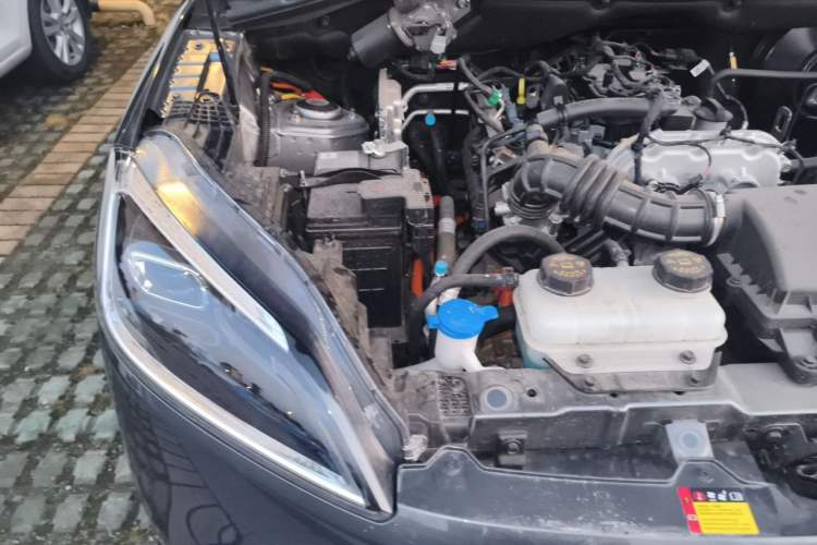 Used Wuling Hongguang New Energy 2025 Model Range-Extending Hybrid 150KM Standard Edition Engine Bay Right