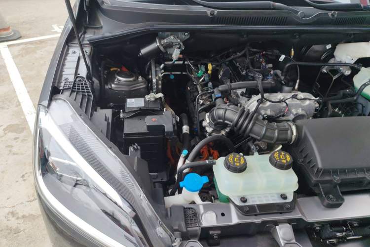 Used Wuling Hongguang New Energy 2025 Extended-Range Hybrid 50 km Standard Version Engine Bay Right