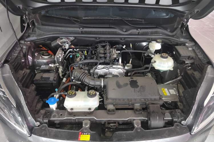 Used Wuling Hongguang New Energy 2025 Extended-Range Hybrid 50 km Utility Version Engine Bay