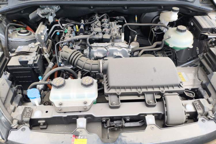 Used Wuling Hongguang New Energy 2025 Extended-Range Hybrid 50KM Comfort Version Engine Bay