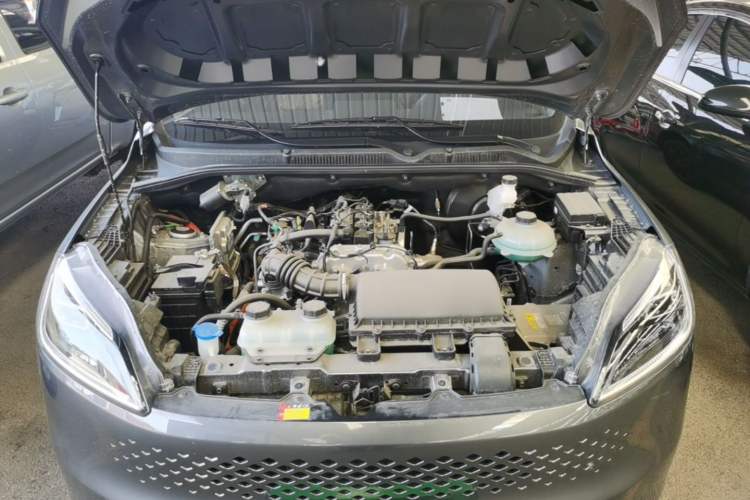 Used Wuling Hongguang New Energy 2025 Extended-Range Hybrid 50 km Standard Version Engine Bay