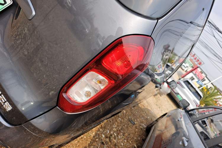 Used Wuling Hongguang New Energy 2025 Extended-Range Hybrid 50KM Comfort Version Exterior 3